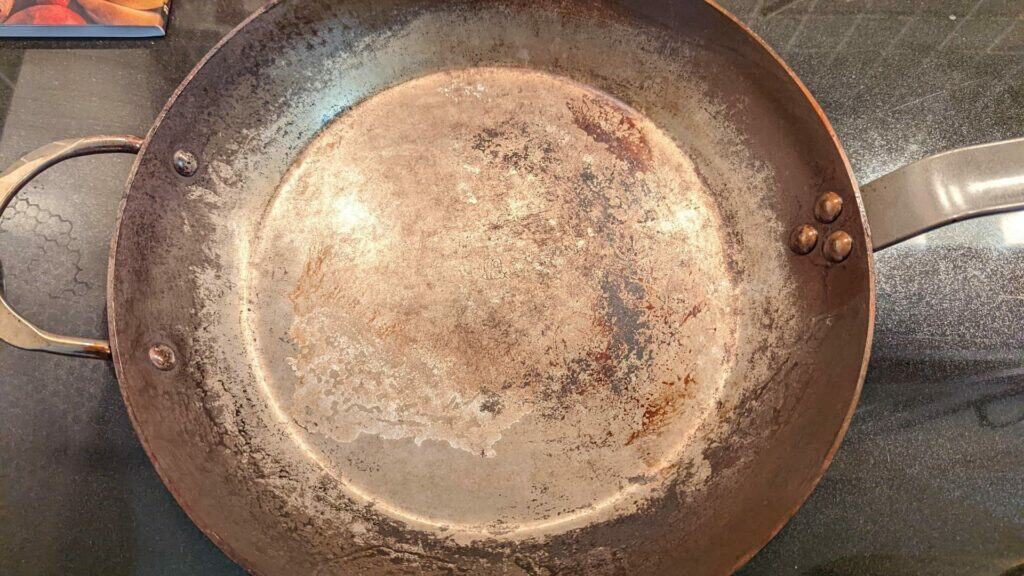 rust on carbon steel pan